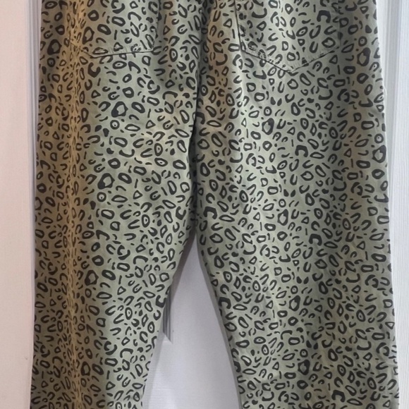 New Easel Cheetah Print Distressed Utility Cargo Pants Relaxed Fit Size Medium - Picture 14 of 14